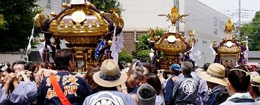 路地からバス通り目指す。'14.07.06.