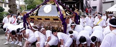 八幡神社の境内。'14.10.12.