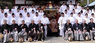 神輿と記念写真。'15.03.28.