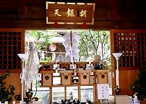 胡録の吹き抜け社殿。'14.10.12.