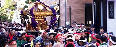 コーポ続く路地中。'14.10.19.