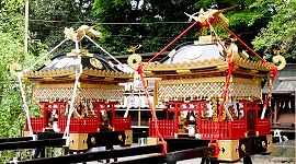 二基の宮神輿が鎮座。'15.04.29.