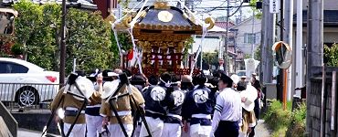 小休止の旭橋御旅所へ。'15.04.29.
