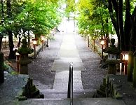 拝殿前の参道。'15.08.27.