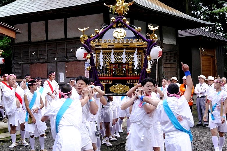 巴紋の「応神神輿」。'15.08.27.