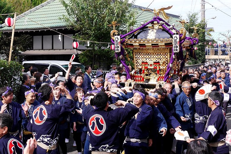 八王子神社が神揃場へと。'15.11.01.