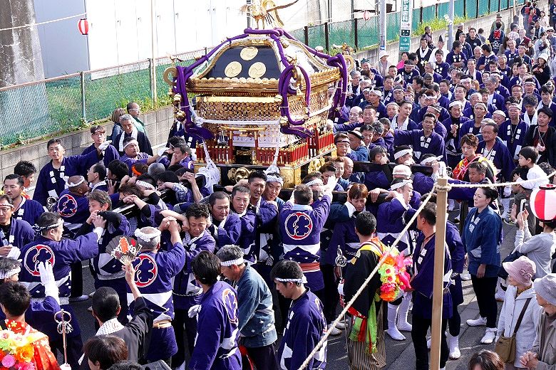 北進する子安神社。'15.11.01.