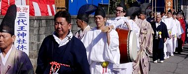 七曲がりを触れ太鼓が、'15.11.01.