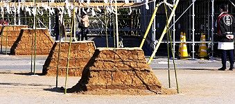 神揃場の御塚。'15.11.01.