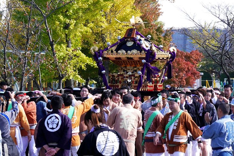 秋色の高洲小学校。'15.11.03.