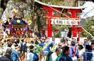 鳥居は潜れず参道脇を。08.03.09.