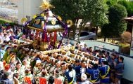 大神輿も慎重に担がれて。08.03.09.