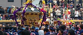 観覧席は氏子衆でも取れぬとか。09.11.22.
