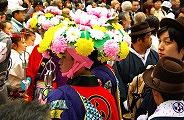 藤崎の花笠や衣装の華やかさ。09.11.22.