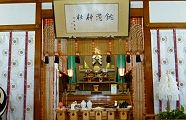 吉田茂の揮毫掲げる銚港神社。'10.04.12.