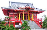 雨に煙る円福寺飯沼観音本堂。'10.04.12.