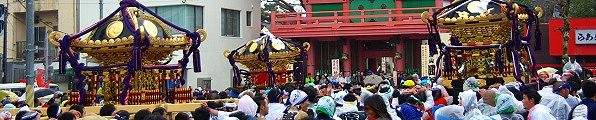 飯沼観音前で三基の乱舞が続く。