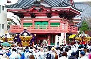 行きつ戻りつの神輿揉み。'10.04.12.