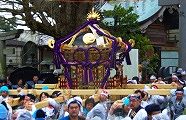 雷神社の大神輿。'10.04.12.