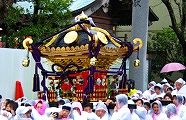殿の東大社神輿。'10.04.12.
