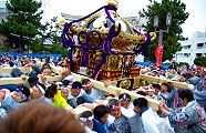 銚子神輿揉みの披露。'10.04.12.