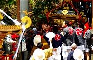 無事朱色鳥居下に到着。'10.04.29.