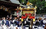 白神輿は神事終えて引き下がる。'10.04.29.