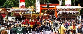赤神輿もじわりと顔を出す。'10.04.29.