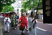 祭礼を守護する猿田彦。'10.06.16.