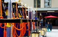 鳳輦を守護する神職。'10.06.16.