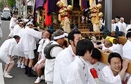 台座押し役の肩パット姿。'11.04.24.
