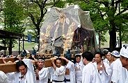 観衆さる殿を勤める四之大神。'11.04.24.