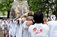 観衆少ない中で鳴閂鳴らしの四之大神。'11.04.24.