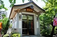 台車ごと納める神輿庫。'11.07.09.