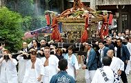 さすが御本社さっと肩に神輿。'11.07.23.