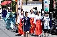 お囃子保存会の会員でしょうか。'11.08.15.