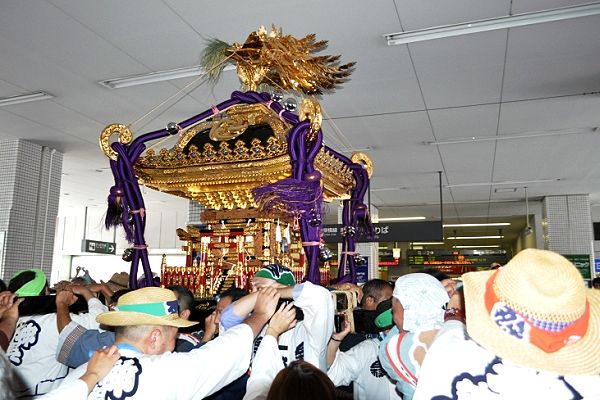 東急新丸子駅改札前でのご挨拶。'11.08.15.
