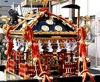 神輿に掲げた鎌が独特。11.07.24.