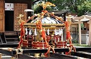 平屋台の台座は4尺強。11.07.24.