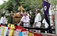 宮出し終えて年番区へ巡行してくる。'11.08.20.