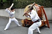 図太い撥はこん棒です。'11.08.20.