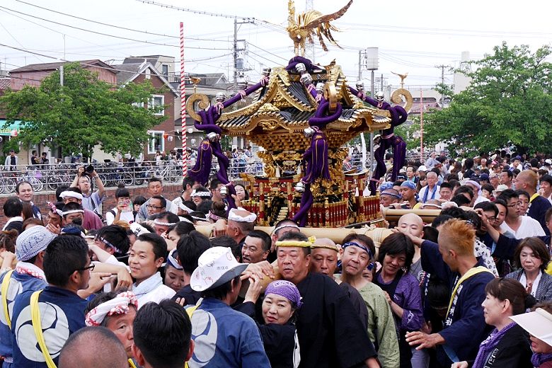八棟屋根の清瀧神社塗り神輿'16.06.19.