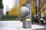 日本郵政本社の郵便創業120年記念ポスト。09.12.16.