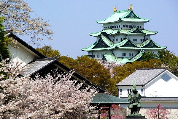 加藤清正と名城の名古屋城。'11.04.10.