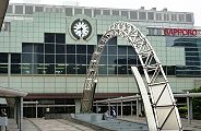 簡素でシンプルな北口駅舎。'10.06.17.