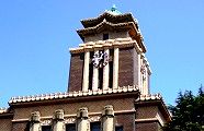 五階中央部の塔屋。'11.04.10.
